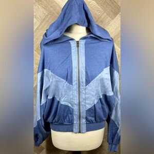 CUTE! SLIGHTLY CROPPED & BATWING ATHLETIC TRACK JACKET.